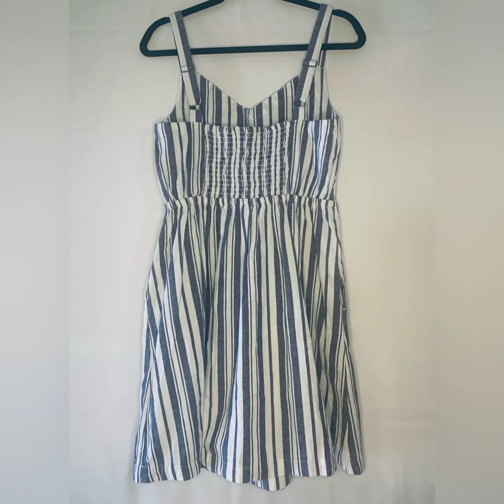 Roxy Women’s Navy and White Striped Dress, XL
85% Cotton, 15 Linen - Picture 5 of 15